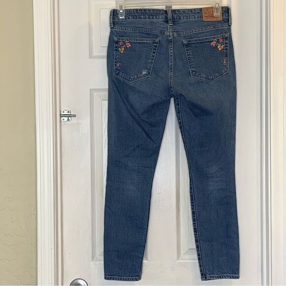 Lucky Brand Ava Skinny Floral Embroidered Distressed Jeans Size 2 - Picture 10 of 10